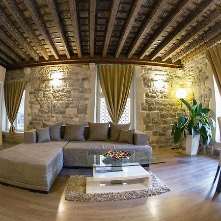 Grisogono Palace Heritage Apartment